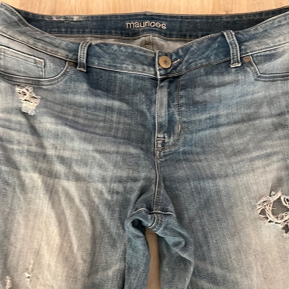 Maurice’s distressed jeans size xl